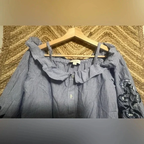 Loft Women's Cold Shoulder Blouse, Floral Embroidery on Sleeves, Size XS - Picture 4 of 10